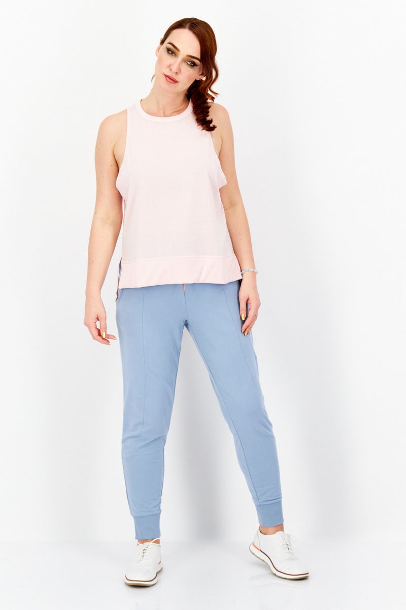 PUMA تي شيرت رياضي نسائي بلا أكمام بياقة دائرية، بشعار العلامة التجارية، وردي - Image 2